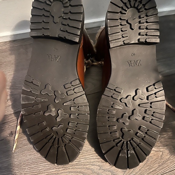 Zara Brown Winter Boots with Plush Fur and Chunky Sole - Picture 6 of 6